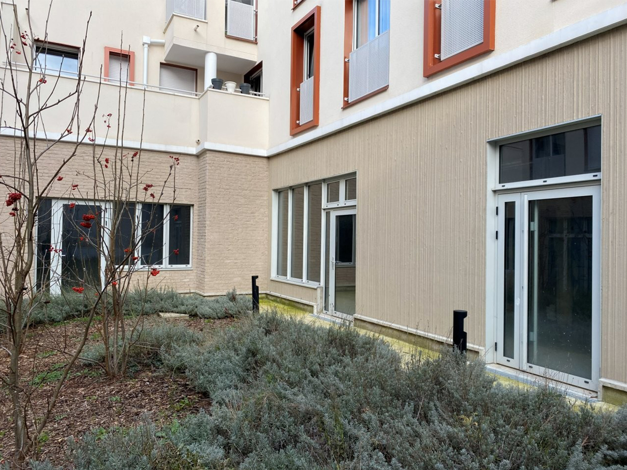 Local artisanal situé au 7 avenue Faidherbe à Montreuil