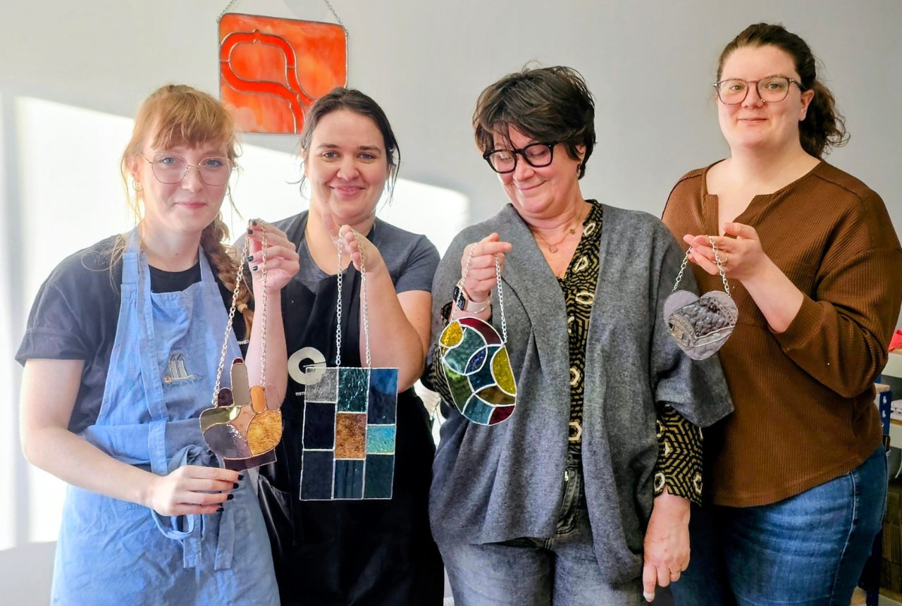 Tue L'amour - Atelier de vitraux installé par Paris Commerces à Paris 20e 