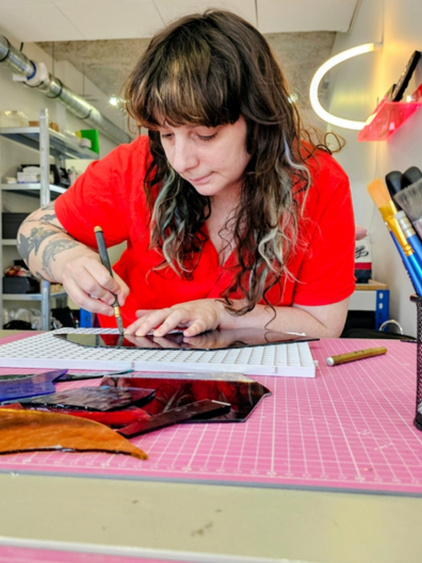 Tue L'amour - Atelier de vitrail minimaliste et décalé dans le 20e arrondissement 