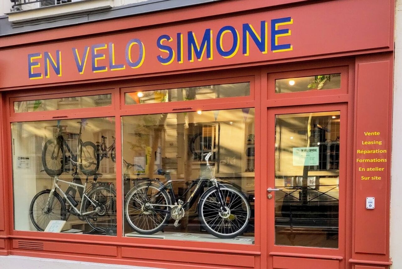 Devanture d'En Vélo Simone, boutique-atelier de vélos à Paris 19e