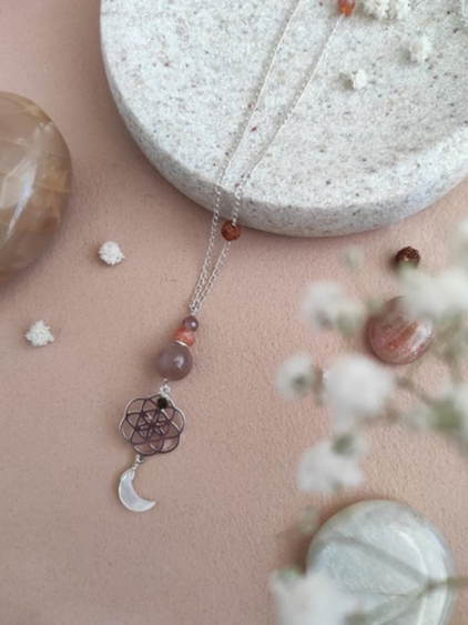 Llyodie Darnanville - atelier de bijoux unique en pierre installé par Paris Commerces à Paris 15