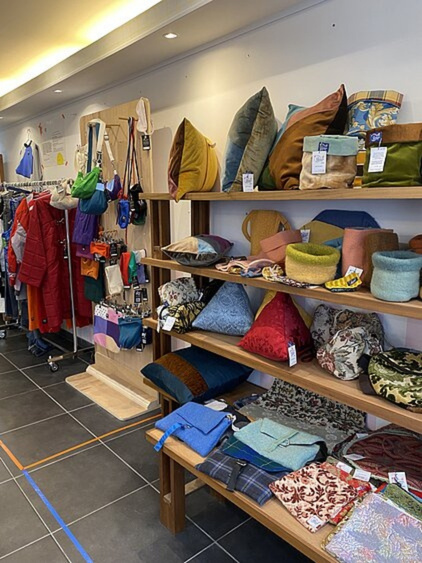 Stüdio Emmaüs - Boutique upcycling solidaire installée à Paris 11e par Paris Commerces