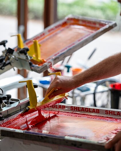 Coulisses de Affiches l'atelier de sérigraphie Shalg Lab du Viaduc des arts