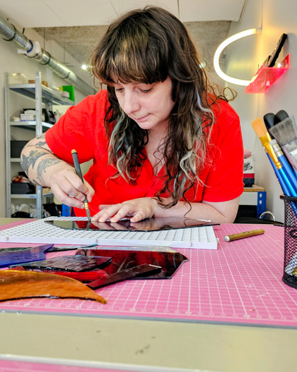 Tue L'amour - Atelier de vitrail minimaliste et décalé dans le 20e arrondissement 