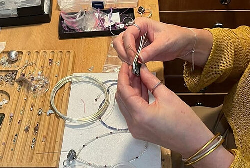 Llyodie Darnanville - création de bijou talisman en pierre naturelle dans le 15 arrondissement