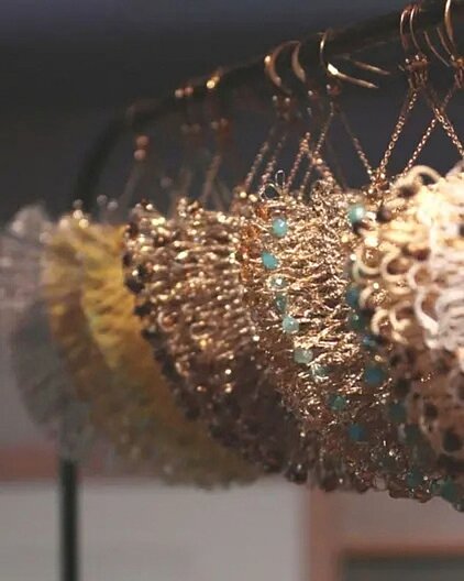 Maison Tambour : développe des pièces allant du vêtements, aux accessoires bijoux, à la décoration ainsi que de pièces d'exception à Paris 4e