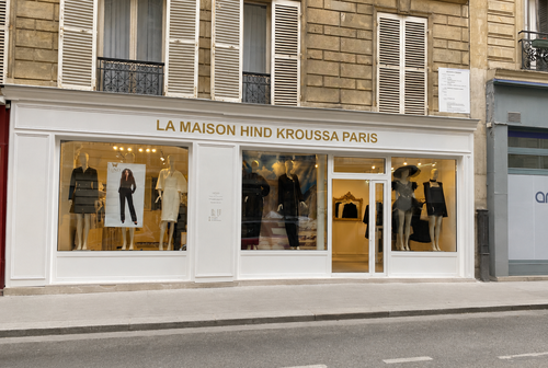 Hind Kroussa - est une Maison de mode Française positionnée sur le prêt-à-porter haut de gamme, la joaillerie et la maroquinerie installée par Paris Commerces dans le 8e arrondissement de Paris