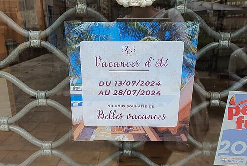 Annonce de la fermeture estivale d'un commerce