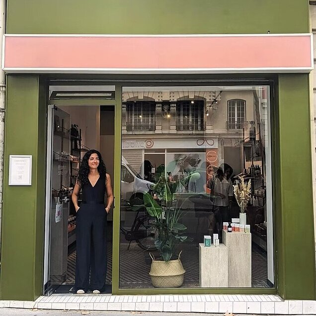 Commerçante de la boutique Conscience Parfums