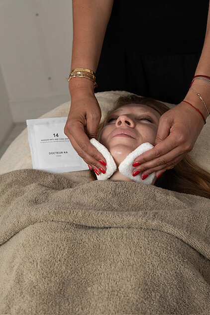 Docteur Ka - une alliance de la science et de la beauté consciente mise à disposition par Paris Commerces dans le 4e 