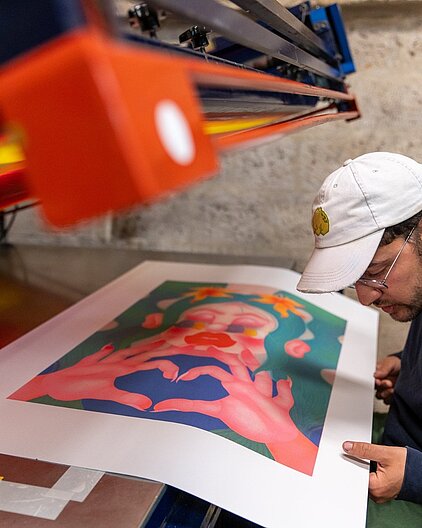 Affiches en cours de création par Shlag Lab, l'atelier de sérigraphie du Viaduc des arts