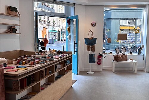 Balanis - Créations en liège, marque installée dans le testeur de commerce Paris 10e