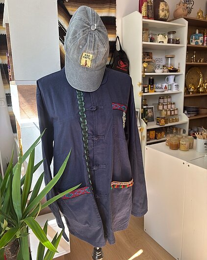 Veste artisanale chez Maqam Market le concept store de produits algériens dans le 18e