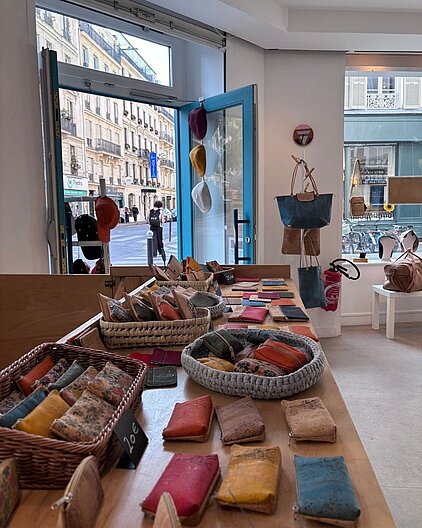 Balanis - Boutique de maroquinerie en liège installée dans le testeur de commerce à Paris 10e