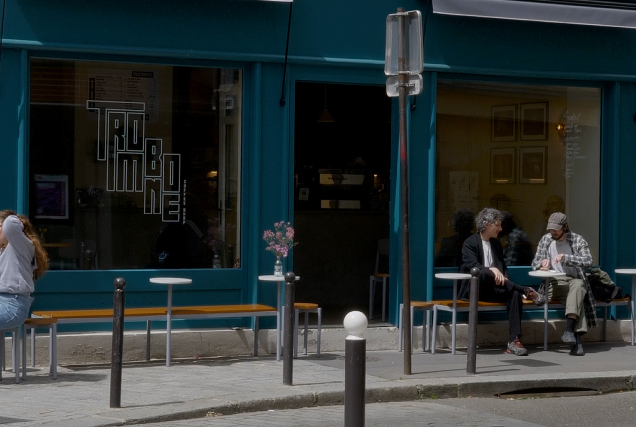 Vitrine du coffee shop Trombone installé dans le 20ᵉ arrondissement de Paris 