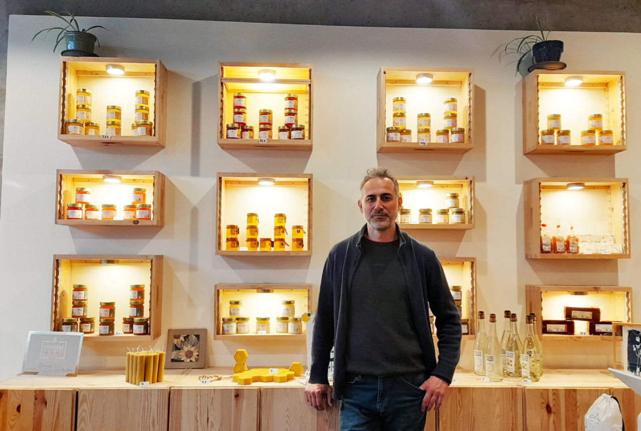 Commerçant spécialisé en apiculture urbaine dans le 13ᵉ arrondissement de Paris, partenaire du projet City Buzz