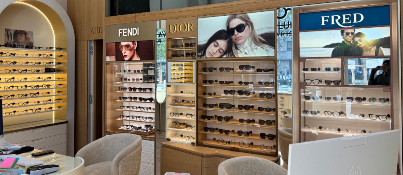 Ova lunetier parisien - opticien installé par le GIE Paris Commerces dans le 17e  