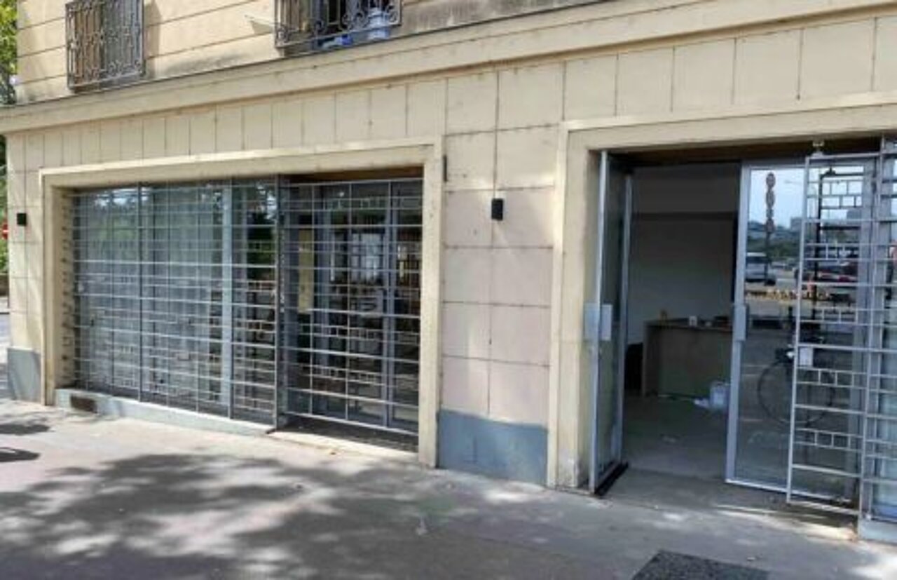 Devanture d'un local à louer dans le 4e arrondissement de Paris - Paris Commerces
