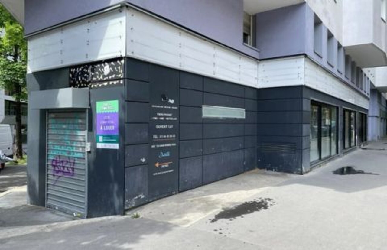 Devanture d'un local artisanal louer par Paris Commerces dans le 19e arrondissement de Paris
