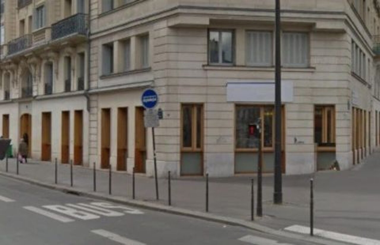 Devanture d'un bureau à louer dans le 10e arrondissement de Paris