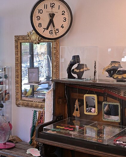 Atelier de création de vêtement et d'accessoires installé par Paris Commerces dans le 4e arrondissement