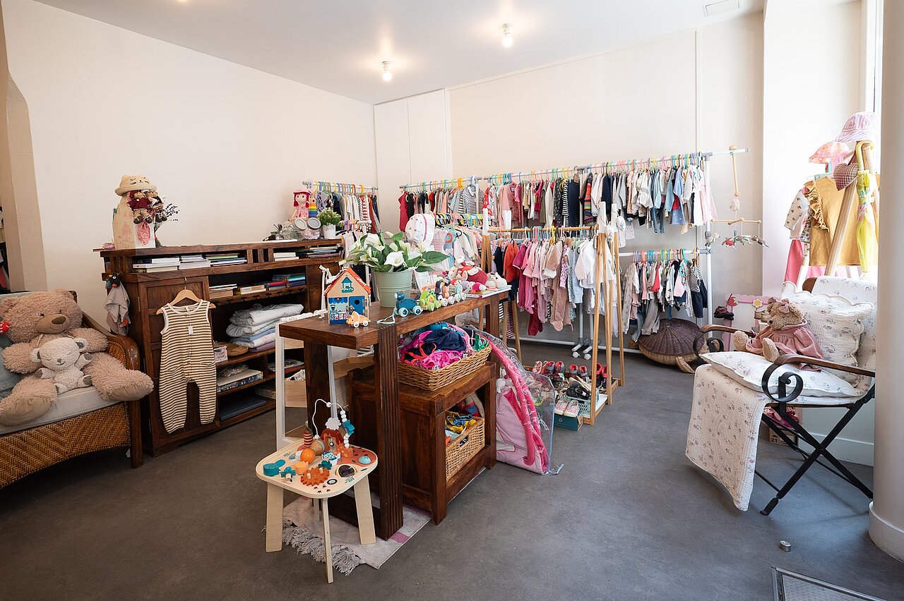 Encore 1 fois - Magasin de vêtements bébé et enfants de seconde main installé par Paris Commerces
