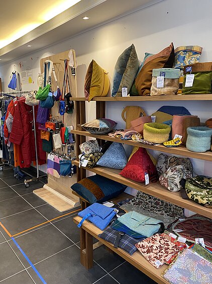 Stüdio Emmaüs - Boutique upcycling solidaire installée à Paris 11e par Paris Commerces